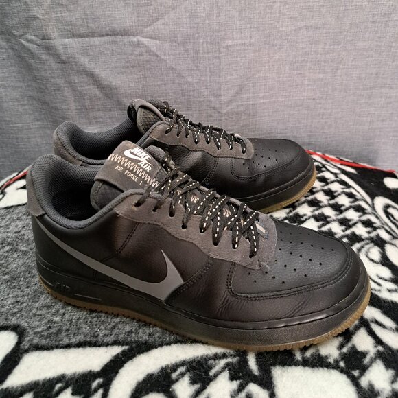 Size 9.5 Men Nike Air Force 1 07 LV8 Black CD0888-001 - Picture 2 of 14